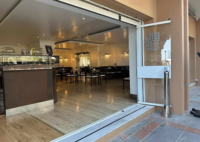 アパート Estudio Pyr Privado Frente Al Puerto De フエンヒロラ